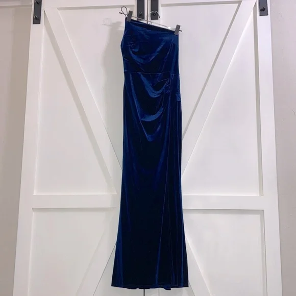 b darlin dresses navy blue Macys B Darlin navy blue prom dress Size 2 - $90 (50% Off Retail)